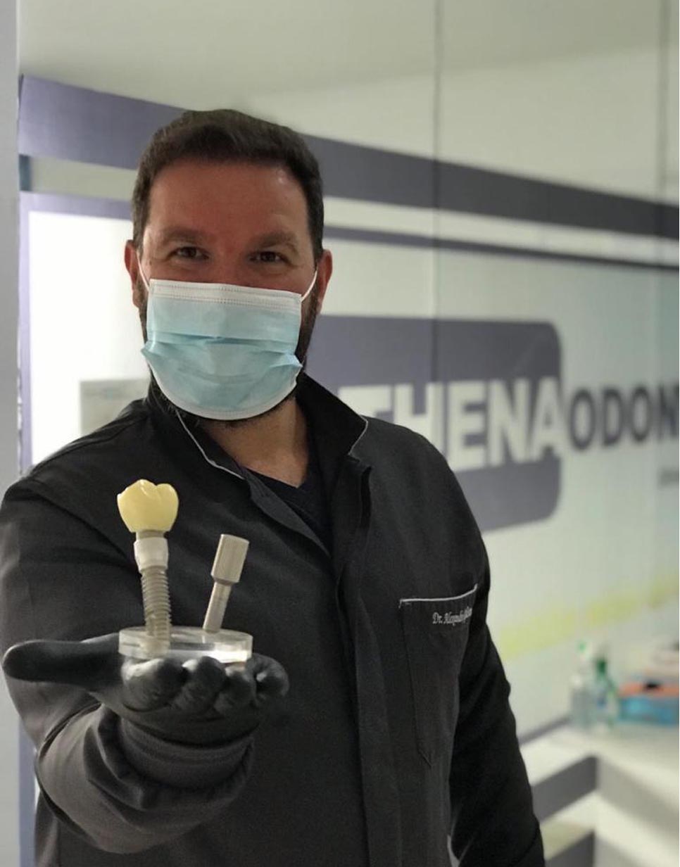 Dr. Alexandre Galisteu, responsável técnico da Athena Odonto